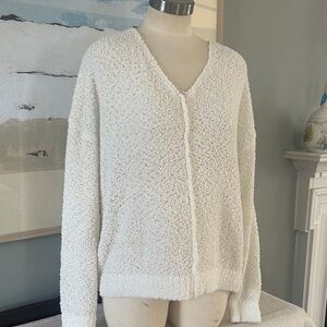 Elegant White V-Neck Sweater
